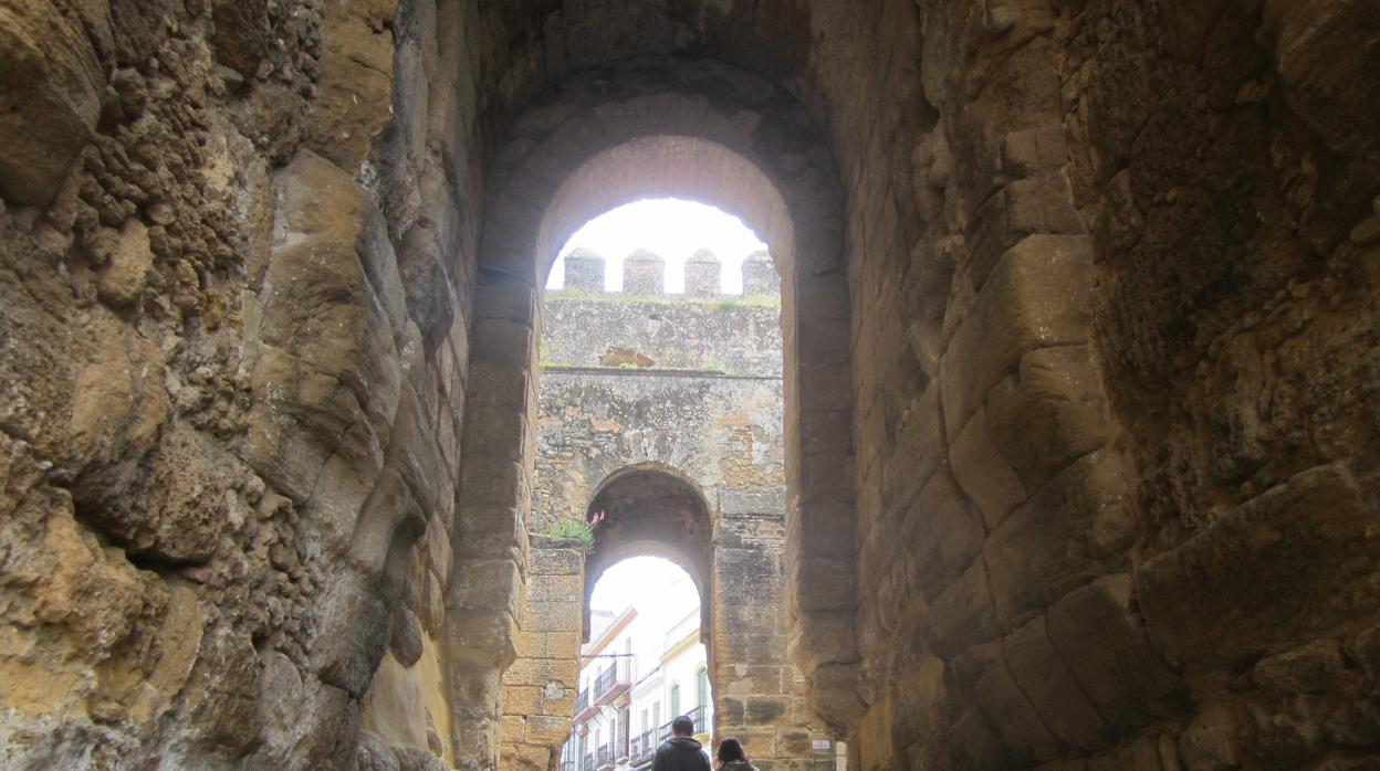 La Puerta de Sevilla es una construcción romana que sigue en pie 2.000 años después de su construcción