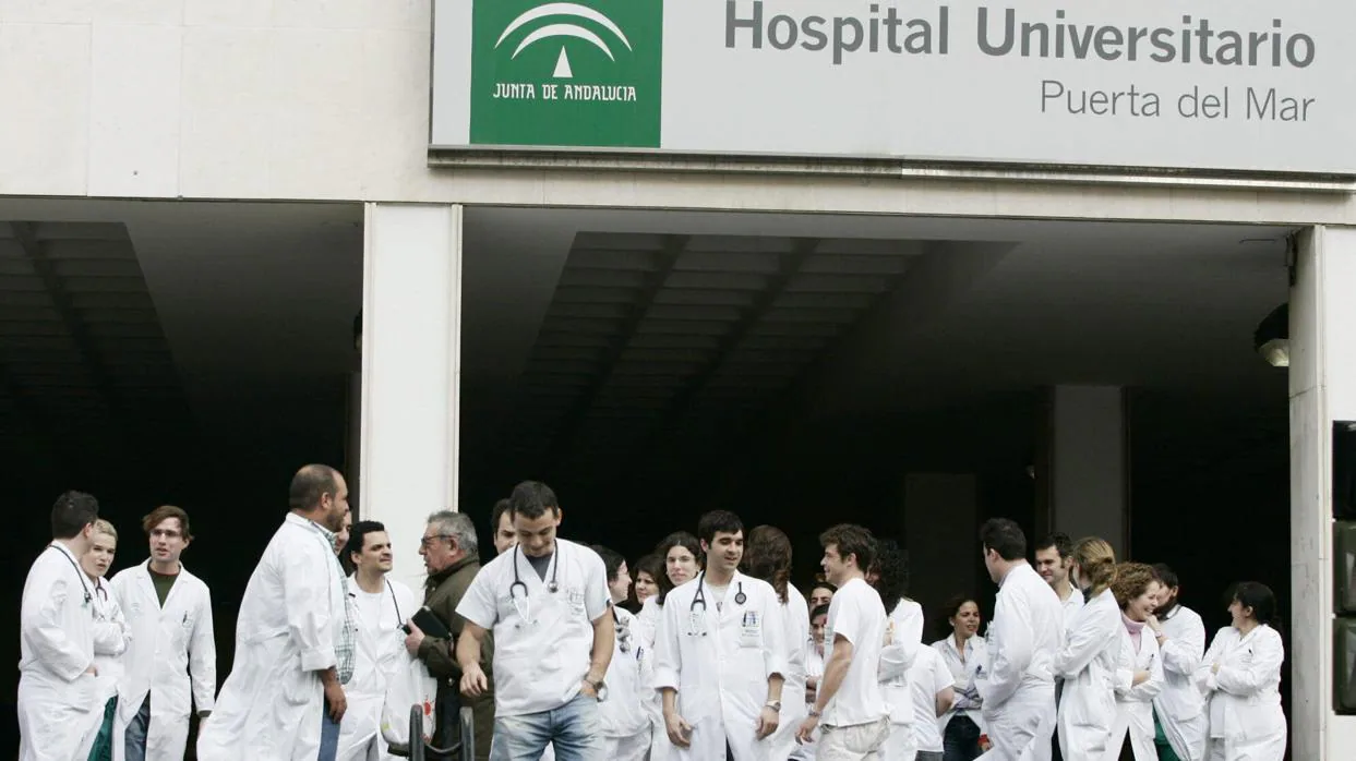 La Junta cesa a los gerentes de los hospitales Puerta del Mar, Jerez y Punta de Europa de Cádiz