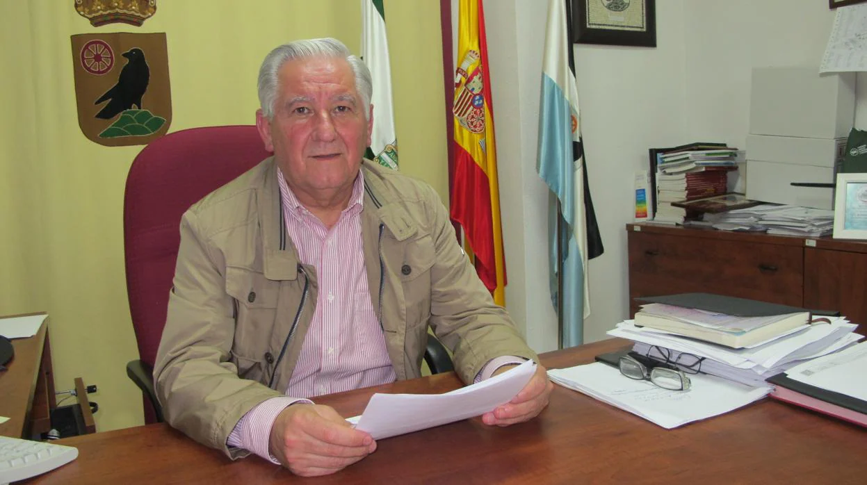 Francisco Cordero ha respondido a las críticas de sus delgados desde el despacho de la Alcaldía