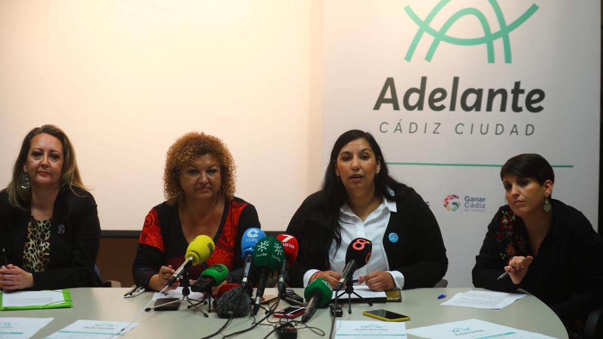 Las cuatro dirigentes de Podemos y Ganar Cádiz que han presentado la confluencia 'Adelante Cádiz'