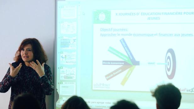 Unicaja imparte en francés una jornada de educación financiera para alumnos de Secundaria