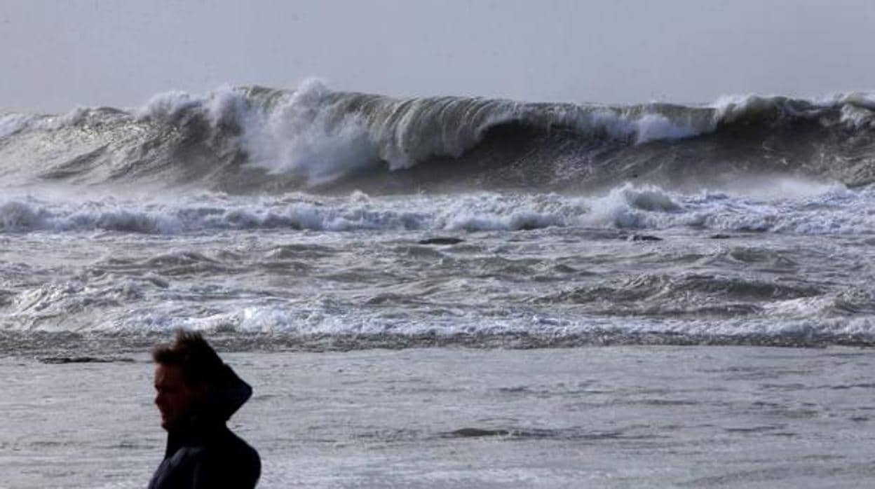 La AEMET activa la alerta por fenómenos costeros en Cádiz