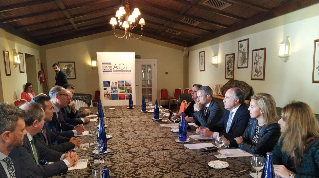 Reunión entre la Junta y las grandes empresas del Campo de Gibraltar