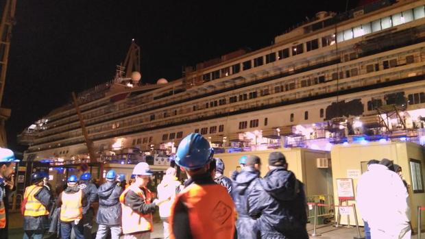 Un conato de fuego obliga a un nuevo desalojo del crucero Carnival