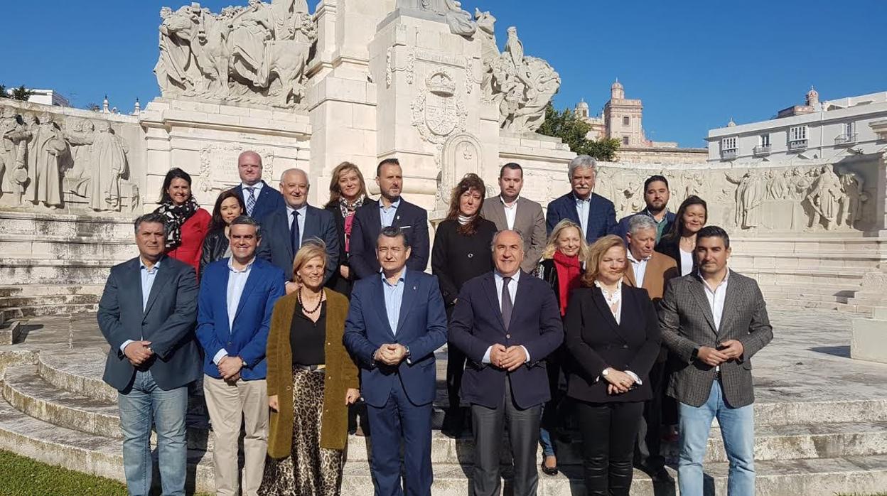 El PP presenta una candidatura para «poner en marcha el crecimiento»