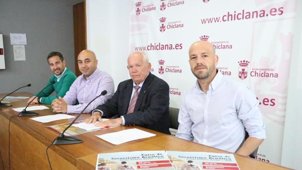 Ayuntamiento y Cruz Roja organizan un nuevo curso de socorrismo acuático y primeros auxilios