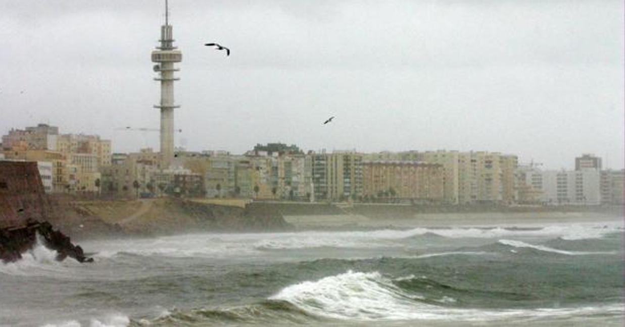 La lluvia regresa a Cádiz