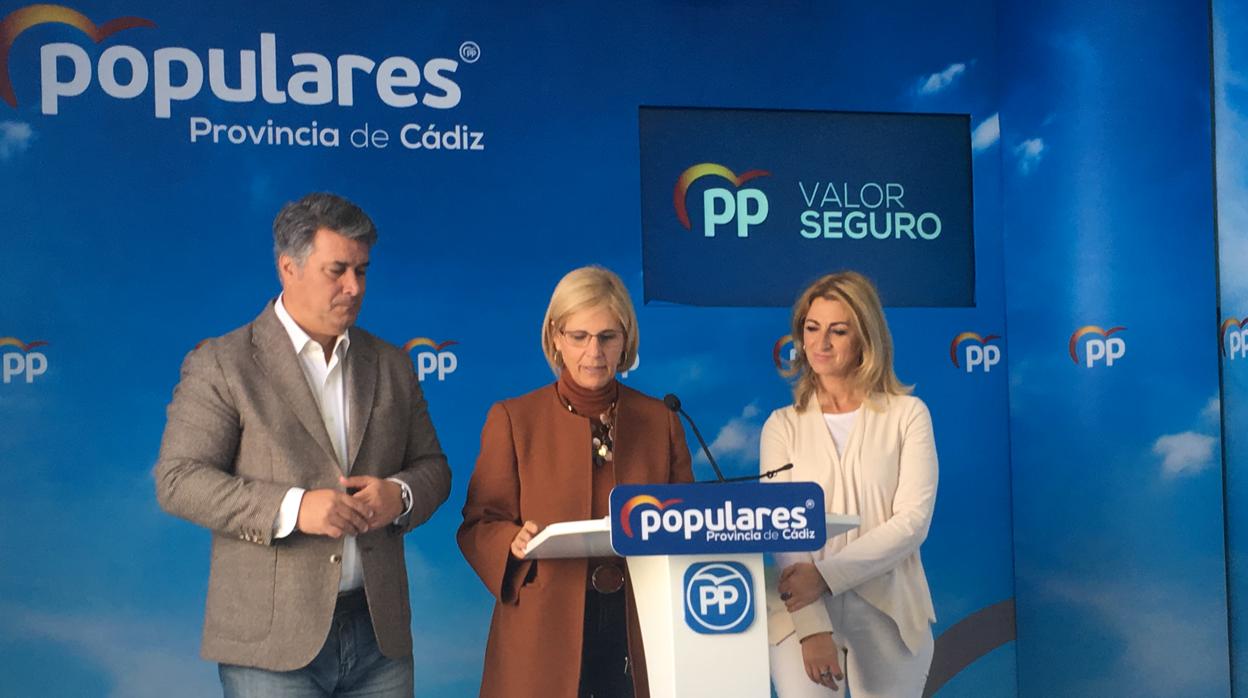 María José García-Pelayo, junto con Ignacio Romaní y Laura Seco.