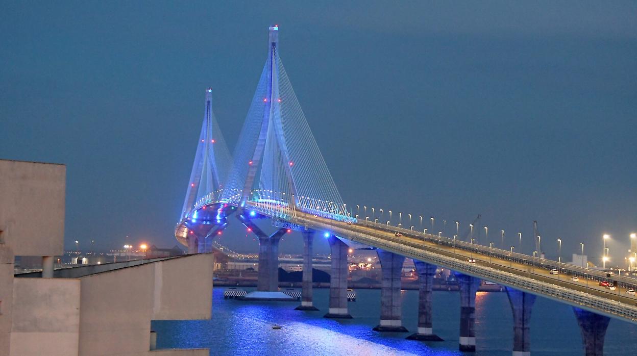 El puente de la Constitución de 1812, de azul.