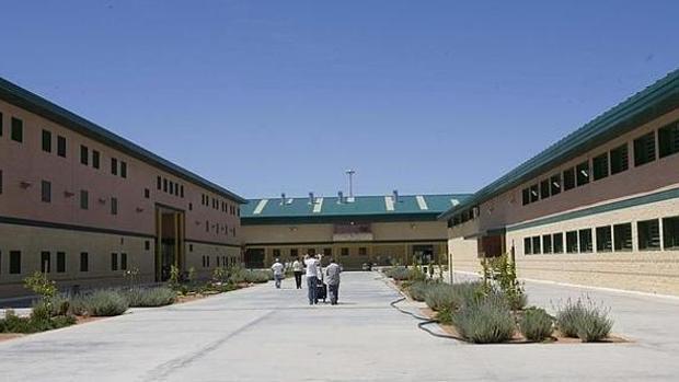 La Audiencia ordena reabrir la investigación por la muerte de un interno en la prisión de Morón