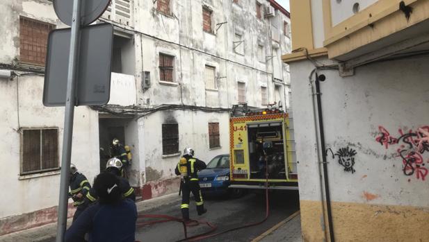 Nuevo incendio en José Antonio, en El Puerto, por el consumo de droga en los pisos tapiados