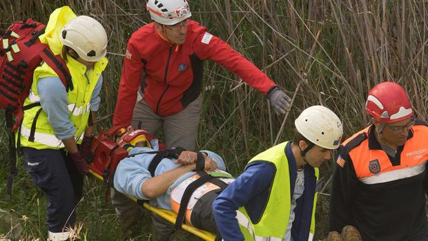 Casi 200 efectivos se ponen a prueba en el simulacro de un terremoto que asolaría la campiña de Sevilla