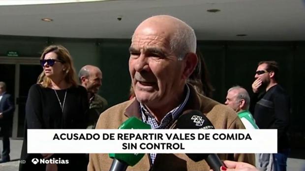 La juez absuelve al alcalde de Brenes que repartió vales de comida sin seguir la norma por emergencia social