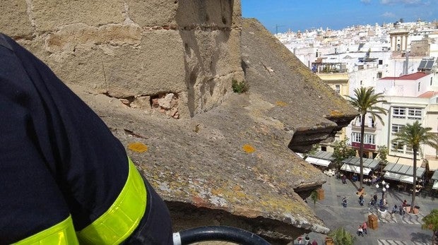 Concluye el saneamiento de la fachada de la iglesia de San Juan de Dios afectada por un desprendimiento