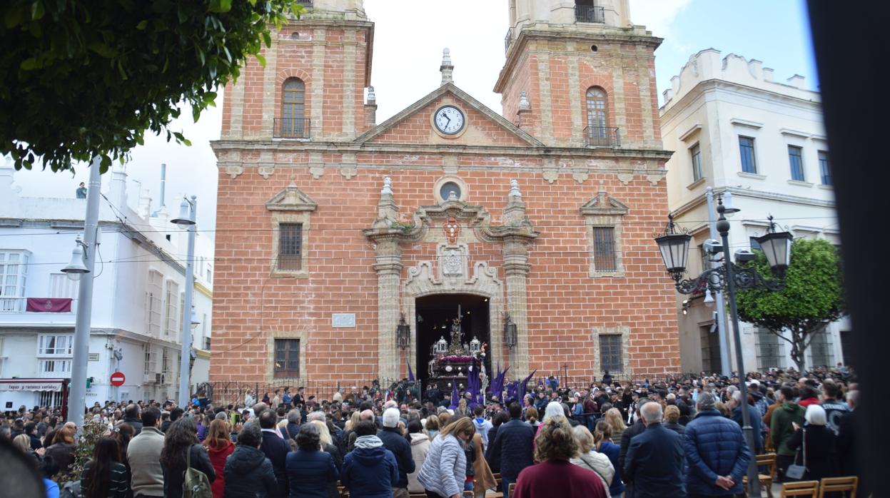 La policía recibió varias denuncias de menores que habían sufrido el ataque entre las aglomeraciones de la Semana Santa.