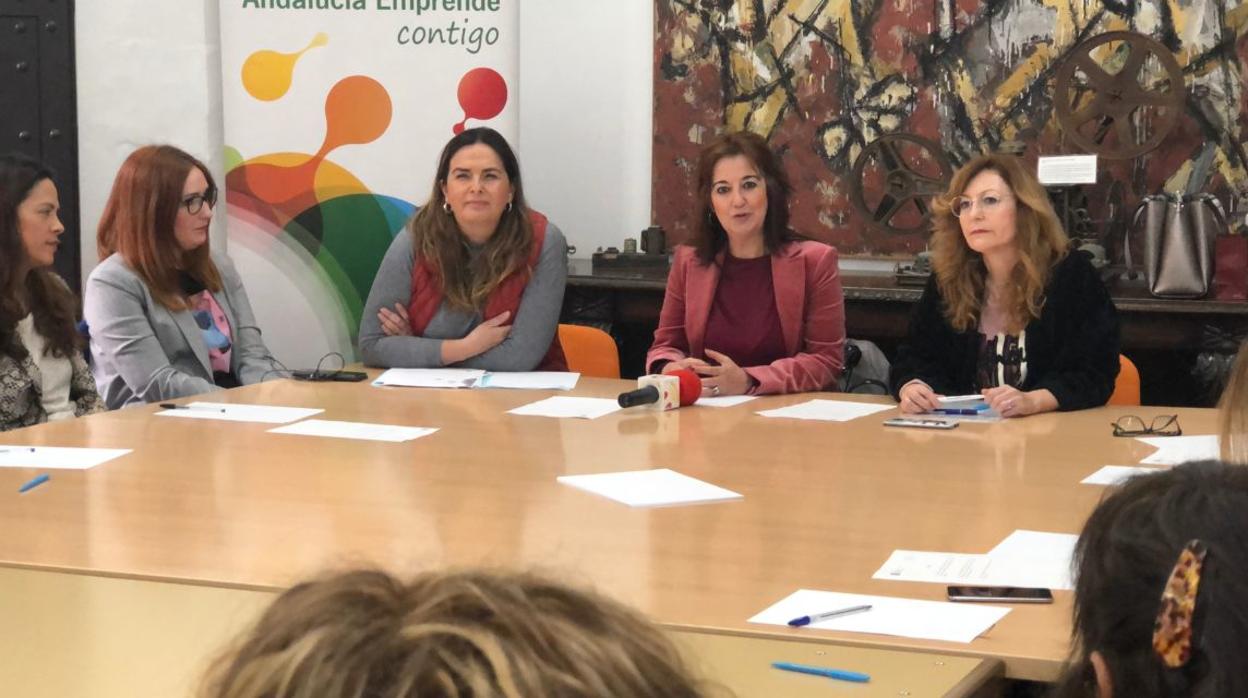 Los profesionales del mundo de la moda en Utrera, han analizado los retos a los que se enfrenta el sector