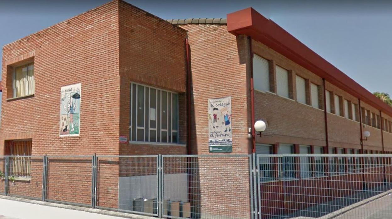 Padres de El Puerto se manifiestan contra la eliminación de una línea de Infantil en el CEIP El Juncal