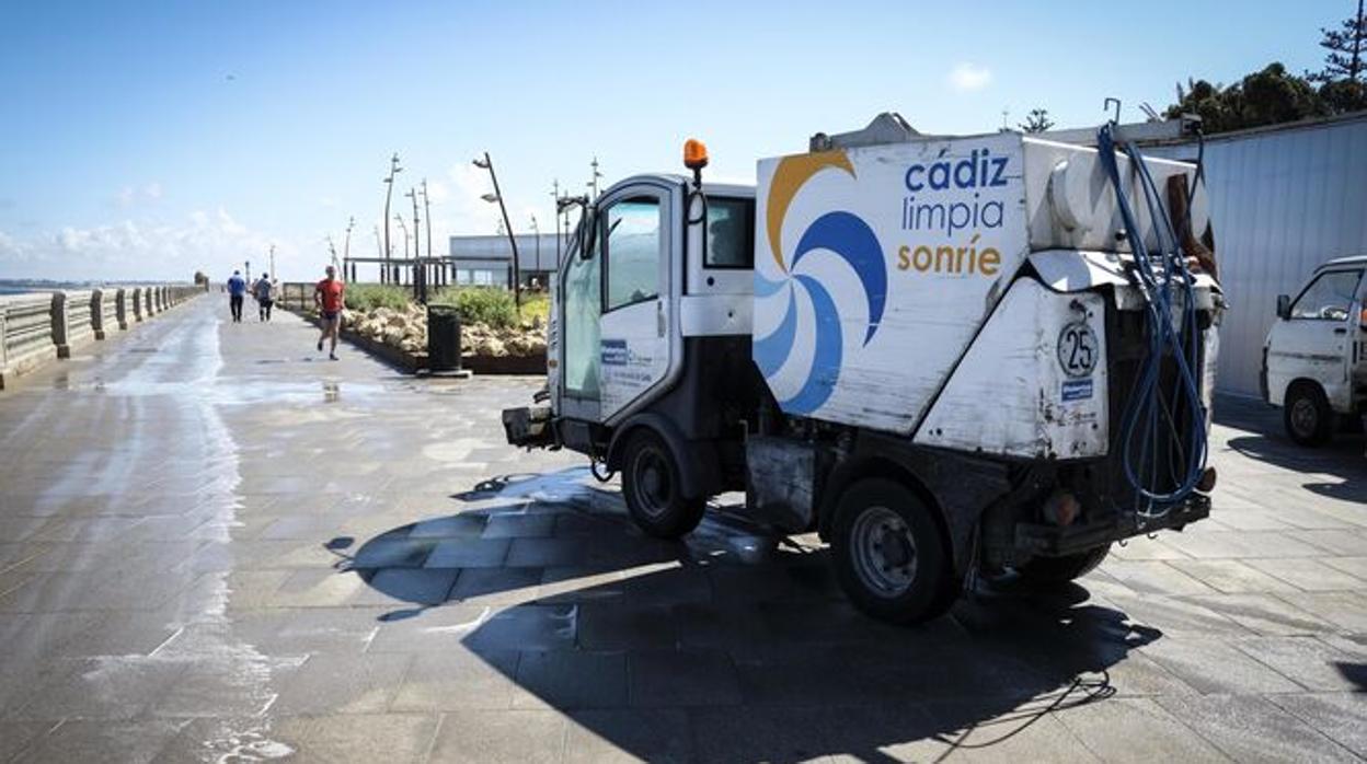 Cádiz suspende en la calidad de la limpieza de sus calles según un estudio de la OCU