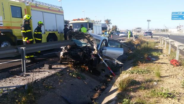 Un joven muerto y otra muy grave en un accidente de tráfico en la CA33 sentido Chiclana