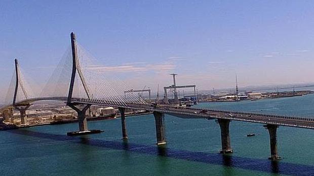 El radar de tramo comenzará a funcionar en el Puente de la Constitución de Cádiz