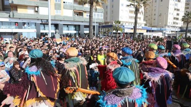 La Batalla de Coplas de Carnaval llega mañana al El Paseo Marítimo de Cádiz