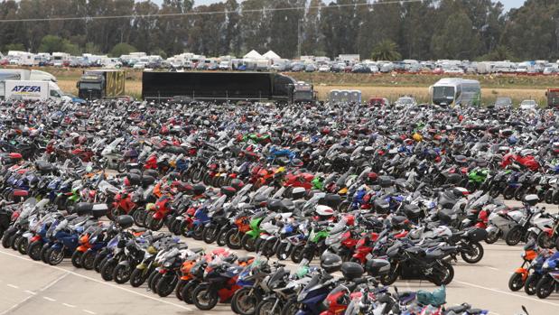 El puente de Madrid cuelga el cartel de completo en Cádiz