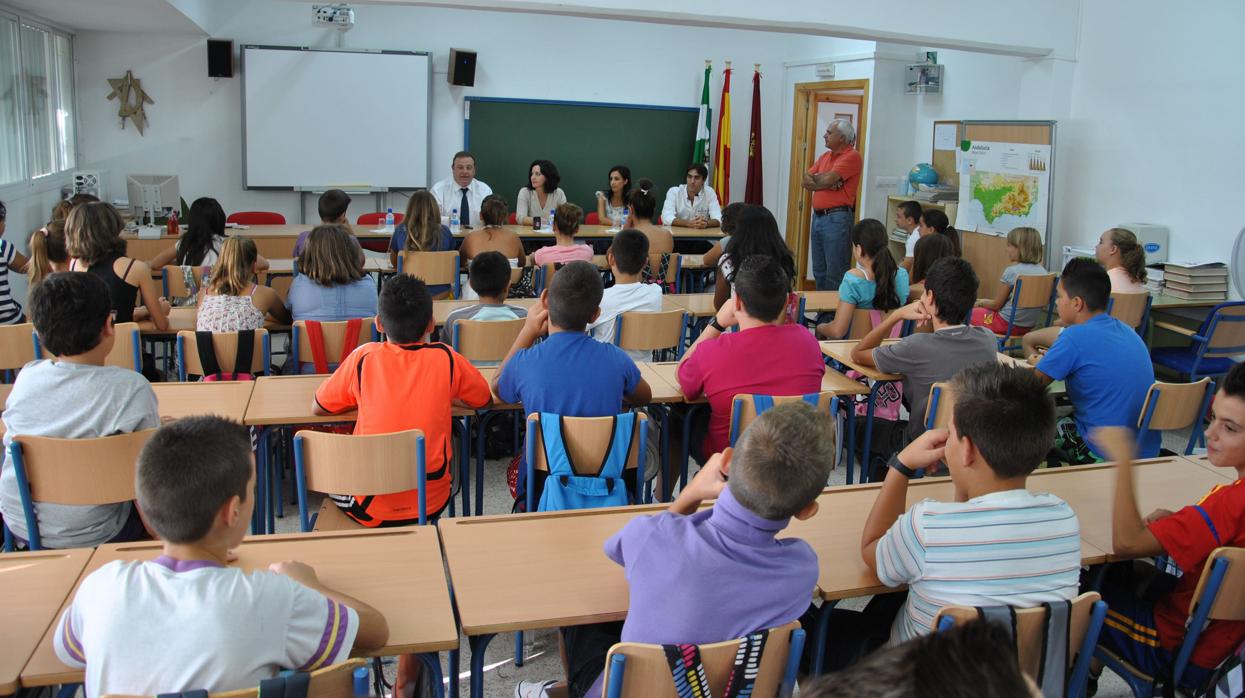 Los alumnos andaluces cuentan ahora con mayor número de plazas en colegios bilingües.