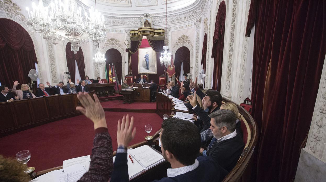 Luz verde para subir un 2,25% el sueldo a los empleados municipales de Cádiz