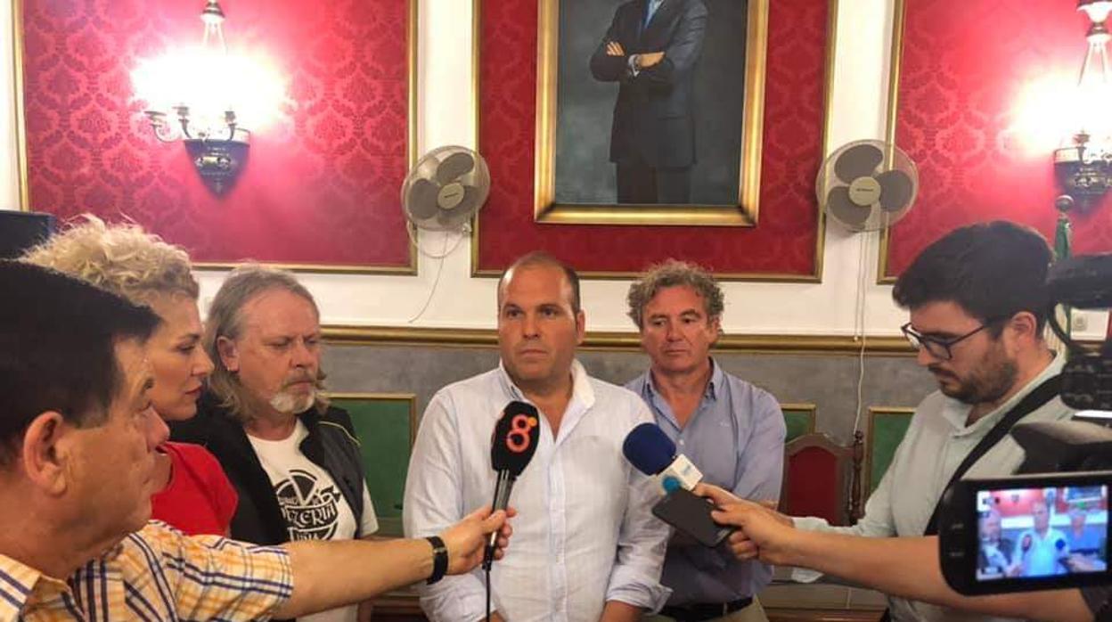 Jesús Álvarez durante la rueda de prensa ofrecida en la que comunicó la noticia de la retirada de su candidatura