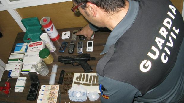 Detenidas tres personas acusadas de menudeo y televenta de droga en Lebrija