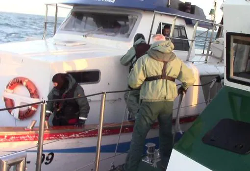 Desarticulada una organización que introducía hachís  desde Marruecos utilizando barcos pesqueros