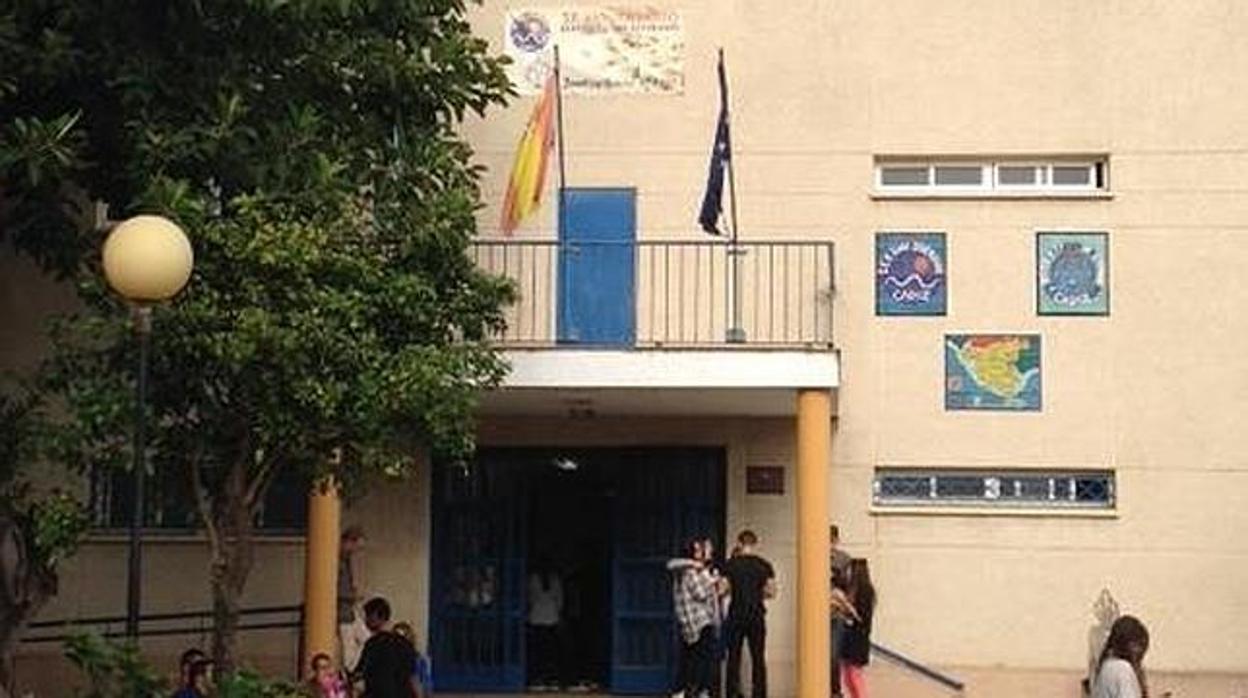 Detenida una alumna del San Severiano por tratar de agredir a su profesor con una barra de hierro