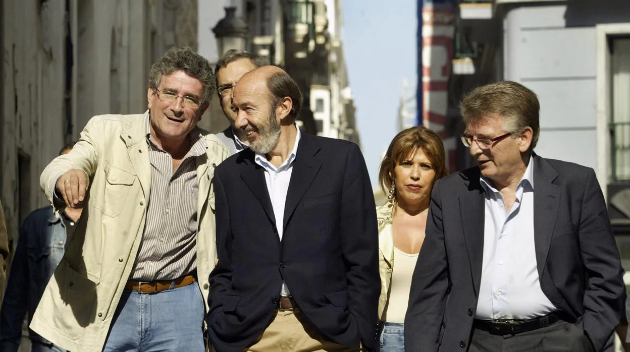 Rubalacaba en una visita a Cádiz con Luis Pizarro, Francisco González Cabaña y Mamen Sánchez.