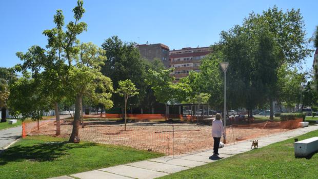 Comienzan los trabajos del nuevo parque infantil para la transformación del Barrero