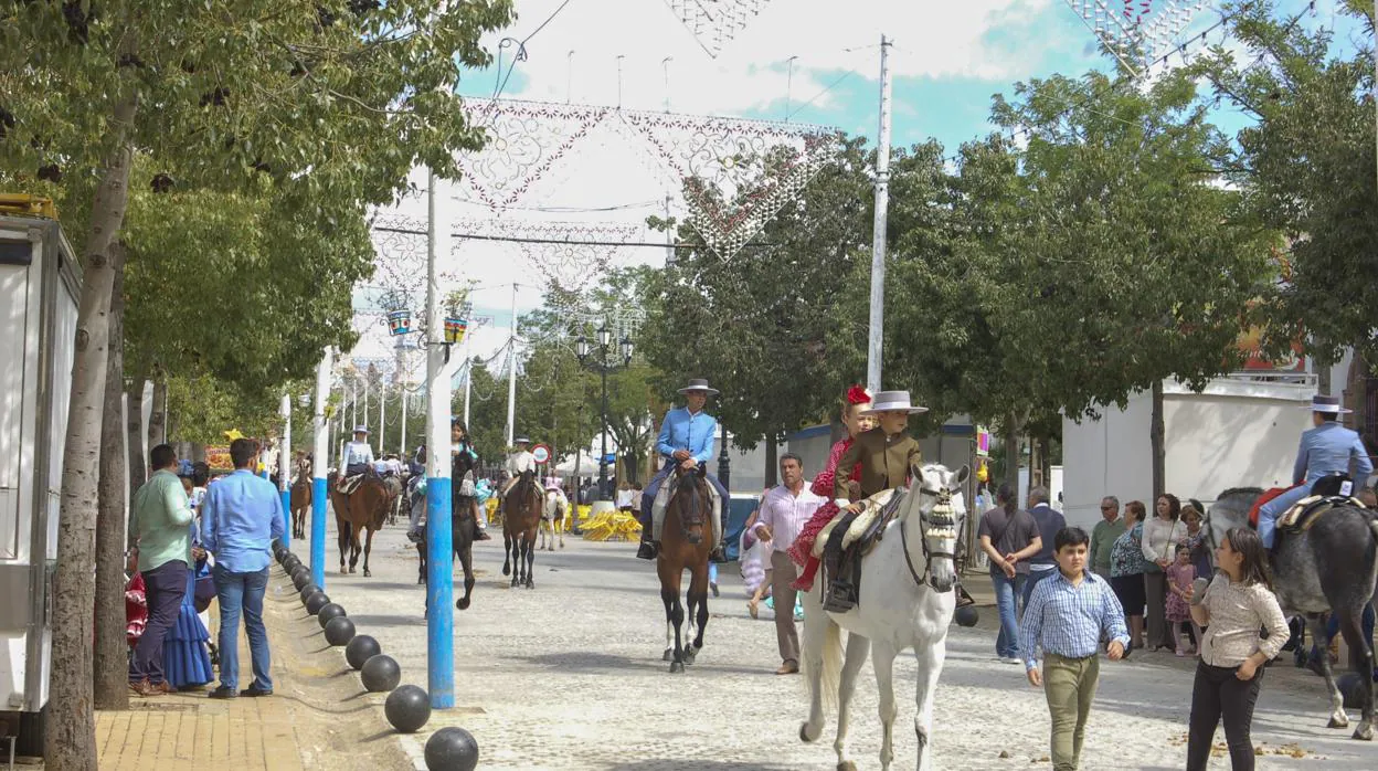 La Feria de Carmona cuenta con un vistoso paseo de caballos