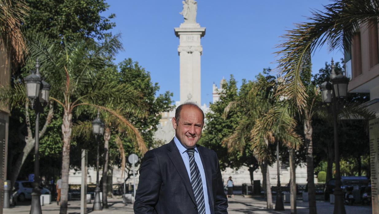 Juancho Ortiz, junto a la plaza de España.