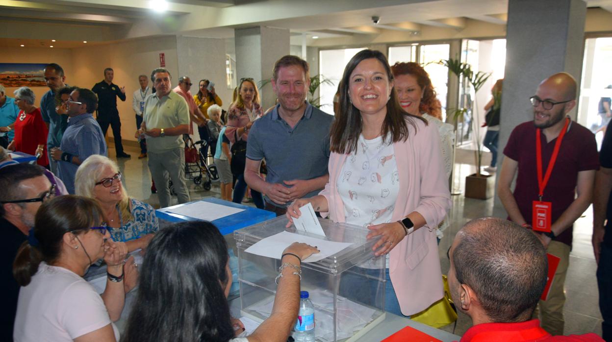 Patricia Cavada en el momento de la votación.