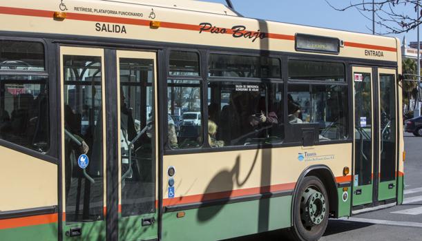 La línea 3 de autobús urbano de Cádiz estrena dos nuevas paradas en Puntales