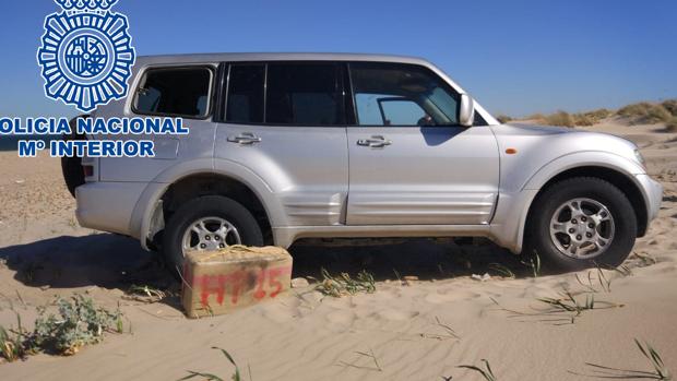 Golpe al narcotráfico: intentan colar un alijo hachís por la playa de Cádiz