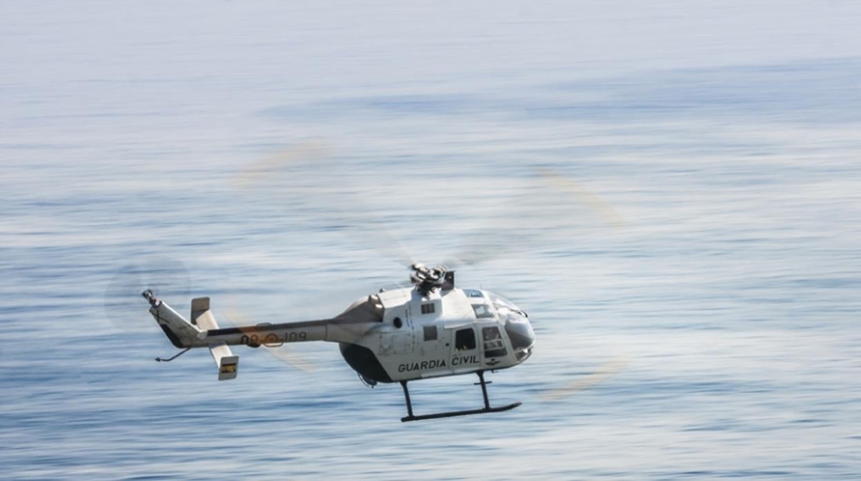 Helicóptero de la Guardia Civil en Ceuta.