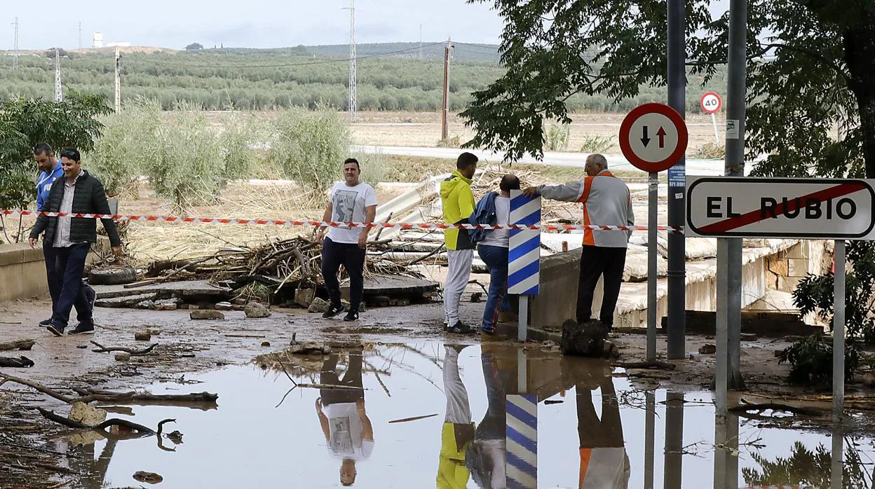 Inundaciones en la localidad sevillana de El Rubio, que dejó dañado el puente a Marinaleda