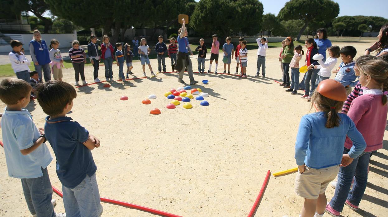 Niños de familias numerosas jugando