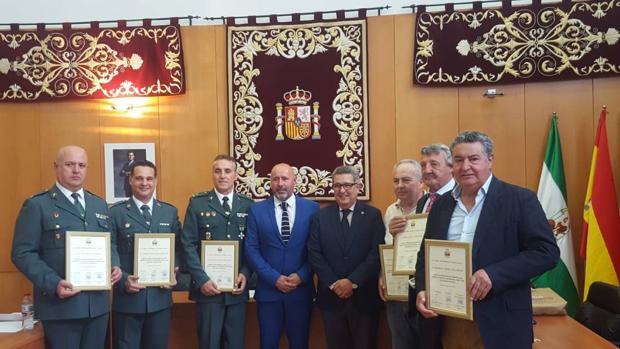 Montellano concede la medalla al Mérito Policial a tres guardias civiles y tres agentes de la Policía Local