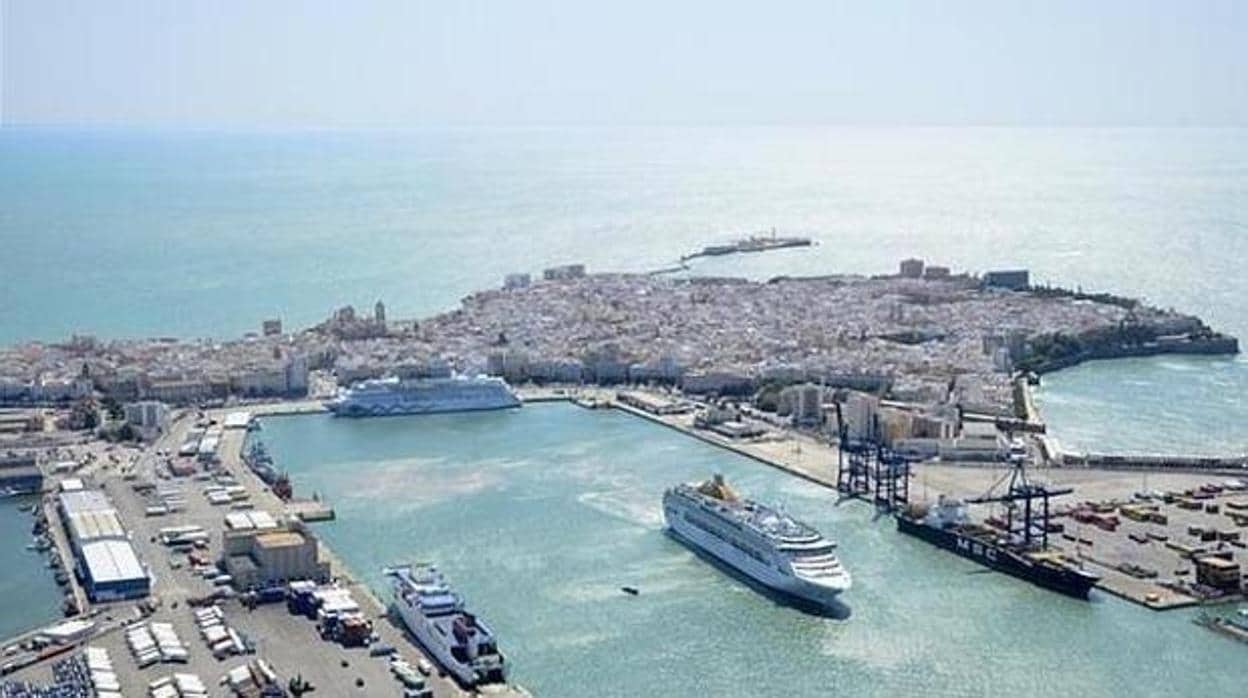 Vista aerea del Puerto de Cádiz