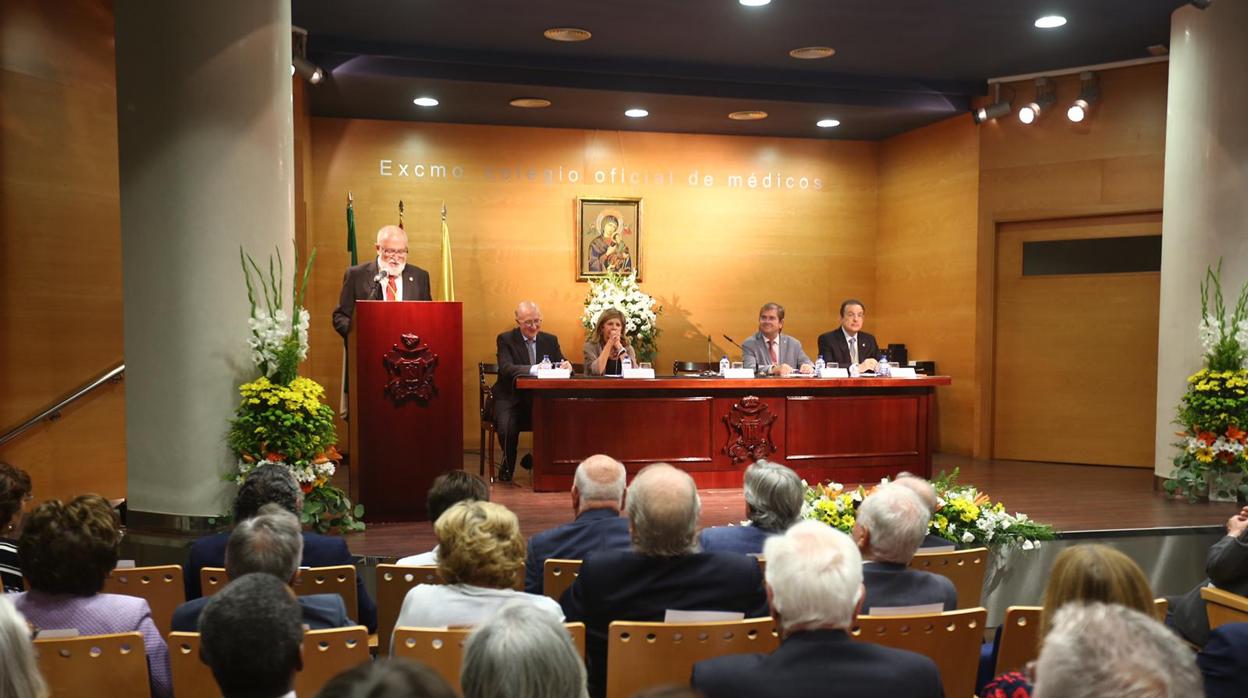 Un momento del acto en el Colegio de Médicos.