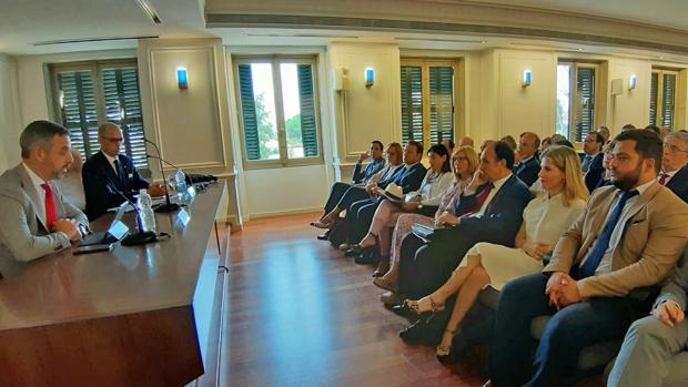 El consejero de Hacienda apela a mejorar el cumplimiento de las obligaciones tributarias