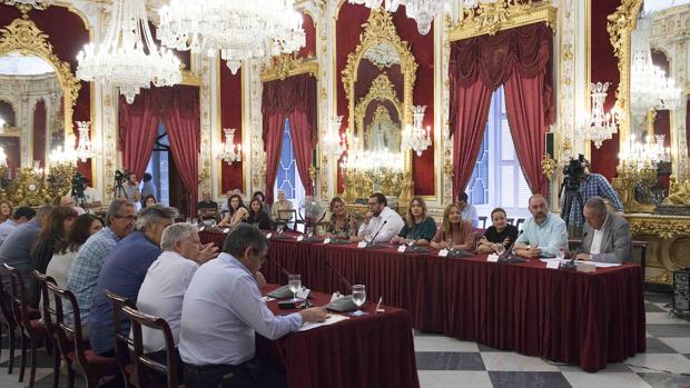 Acuerdo entre PSOE y La Línea 100x100 para gobernar la Diputación