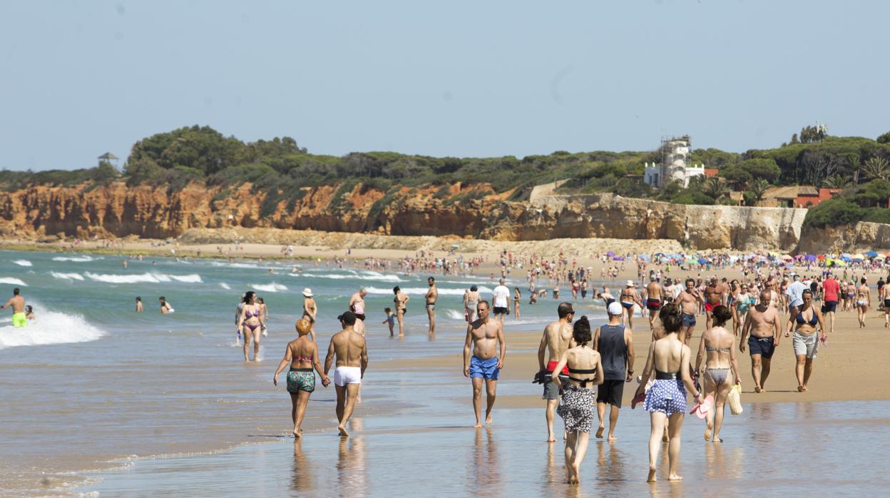 Playa de la Barrosa, una de las reconocidas con la bandera Q.