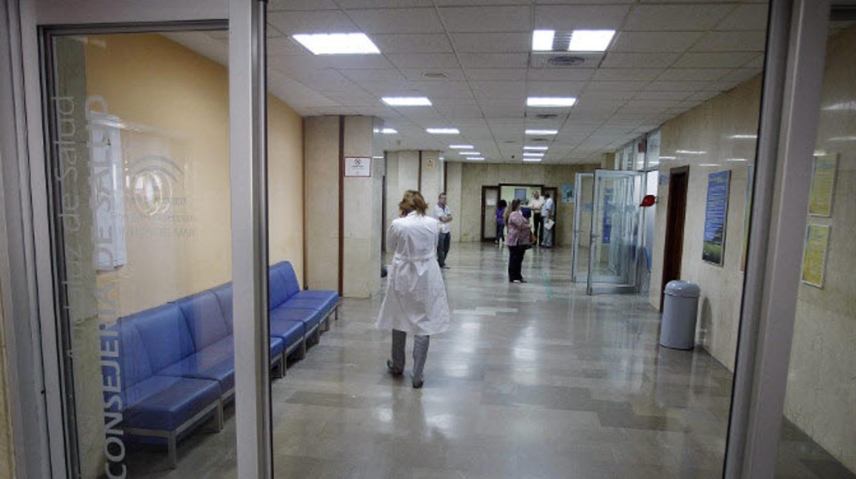 Foto de archivo del acceso al hospital Puerta del Mar.