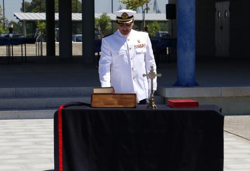 El teniente coronel González Vázquez en el momento de jurar el cargo.